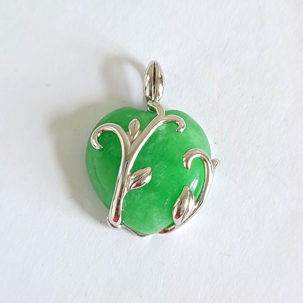 Vintage Boho Sterling Silver Chunky Green Jade Heart Pendant